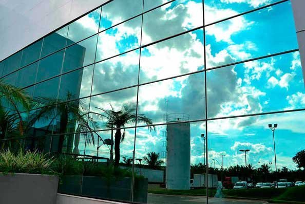 pele de vidro fachadas de prédios sacada edifícios blindex temperado espelhado Sistema Strutural Glazing preço balneário camboriú